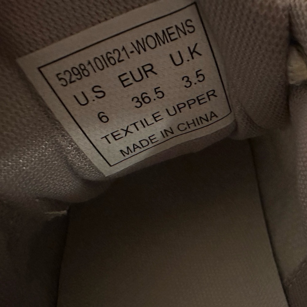 SOLD - Levi’s Grey Leaf Print Lace Up Sneakers - Picture 3 of 7